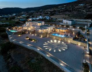 Villa in Paros for 12 guests