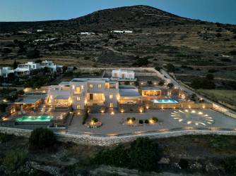 Villas in Paros for 17 