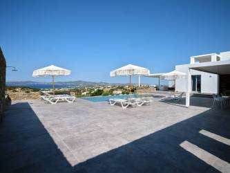 Luxury vacation homes in Paros